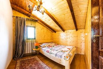 Фото номера Семейный люкс Гостевой дом Conacul lui Patrick г. Poenari 4